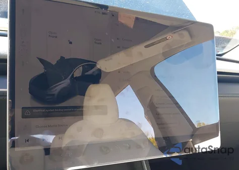 2026 Tesla Model Y Long Range Dual Motor All-Wheel Drive/Long Range Launch Series z USA, uszkodzony, nr VIN 7SAYGDEE6TA490718